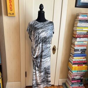Chic Black and Gray Wave Maxi Dress